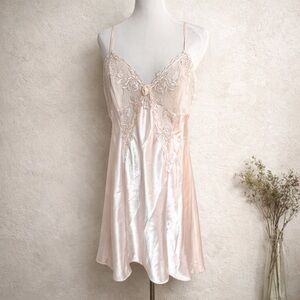 Vintage delicate Satin Lace Chemise in Soft Pink glitter Fairycore pastel M